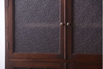 アンティーク家具　ダイヤガラス入り　大正ロマン　古いナラ材製のアンティーク食器棚(戸棚)