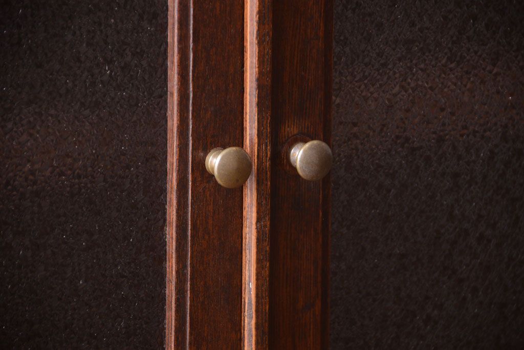 アンティーク家具　ダイヤガラス入り　大正ロマン　古いナラ材製のアンティーク食器棚(戸棚)