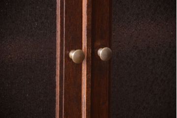 アンティーク家具　ダイヤガラス入り　大正ロマン　古いナラ材製のアンティーク食器棚(戸棚)