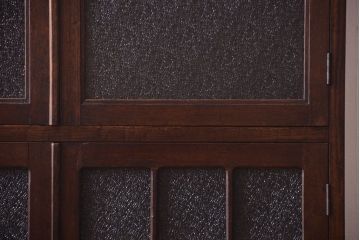 アンティーク家具　ダイヤガラス入り　大正ロマン　古いナラ材製のアンティーク食器棚(戸棚)