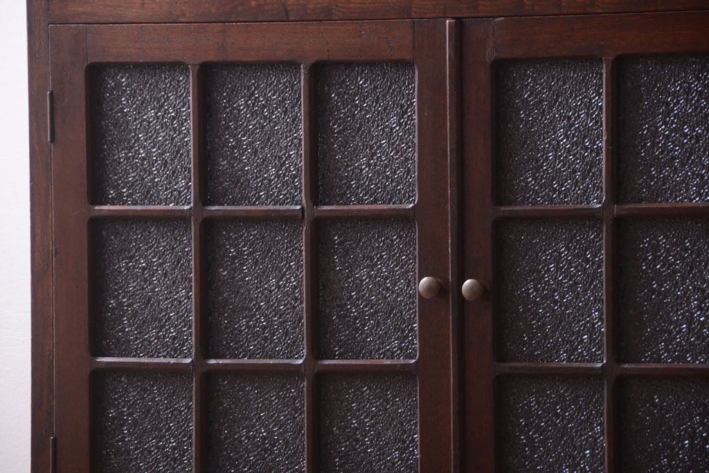 アンティーク家具　ダイヤガラス入り　大正ロマン　古いナラ材製のアンティーク食器棚(戸棚)