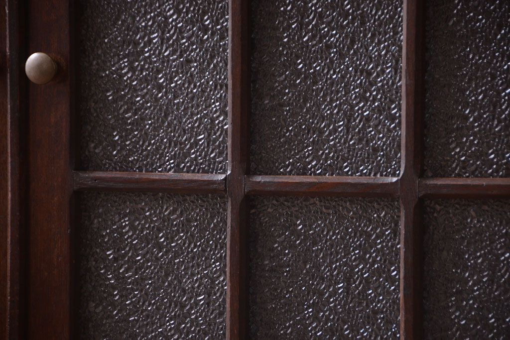 アンティーク家具　ダイヤガラス入り　大正ロマン　古いナラ材製のアンティーク食器棚(戸棚)