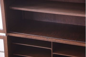 アンティーク家具　ダイヤガラス入り　大正ロマン　古いナラ材製のアンティーク食器棚(戸棚)