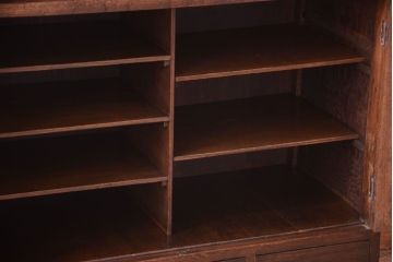 アンティーク家具　ダイヤガラス入り　大正ロマン　古いナラ材製のアンティーク食器棚(戸棚)