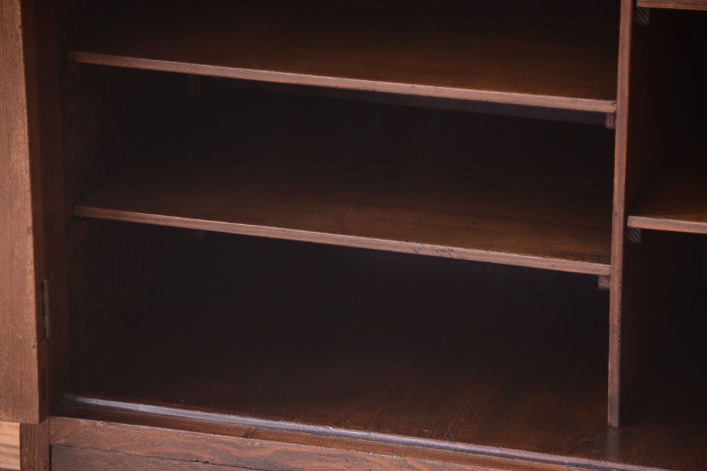 アンティーク家具　ダイヤガラス入り　大正ロマン　古いナラ材製のアンティーク食器棚(戸棚)