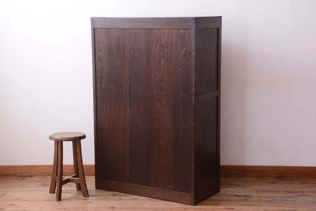 アンティーク家具　ダイヤガラス入り　大正ロマン　古いナラ材製のアンティーク食器棚(戸棚)