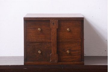 アンティーク家具　イギリスアンティーク　オーク材の小引き出し(鍵付き)
