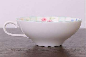 中古　ノリタケ(Noritake)　FLOROLA(フローローラ)　花柄　カップ&ソーサー2脚セット(洋食器)
