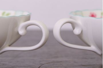 中古　ノリタケ(Noritake)　FLOROLA(フローローラ)　花柄　カップ&ソーサー2脚セット(洋食器)