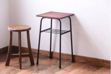 アンティーク家具　シンプルな鉄脚サイドテーブル(1)