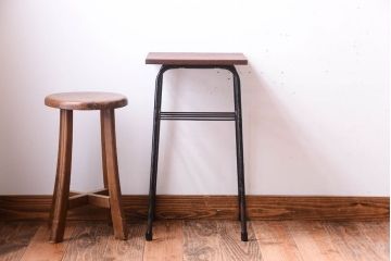アンティーク家具　シンプルな鉄脚サイドテーブル(1)