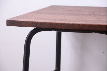 アンティーク家具　シンプルな鉄脚サイドテーブル(1)