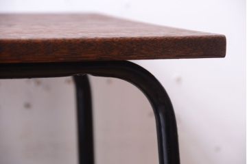 アンティーク家具　シンプルな鉄脚サイドテーブル(1)