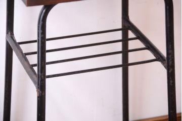 アンティーク家具　シンプルな鉄脚サイドテーブル(1)