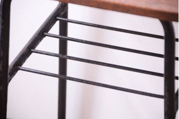 アンティーク家具　シンプルな鉄脚サイドテーブル(1)