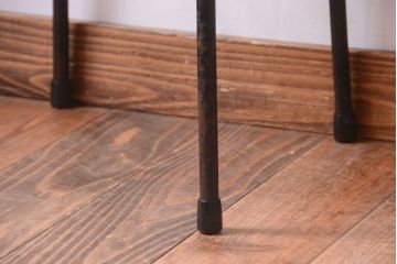 アンティーク家具　シンプルな鉄脚サイドテーブル(1)