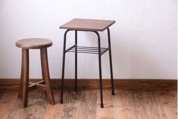 アンティーク家具　シンプルな鉄脚サイドテーブル(1)