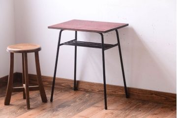 アンティーク家具　シンプルな鉄脚サイドテーブル(2)