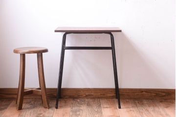 アンティーク家具　シンプルな鉄脚サイドテーブル(2)