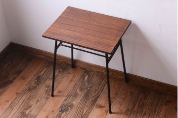 アンティーク家具　シンプルな鉄脚サイドテーブル(2)