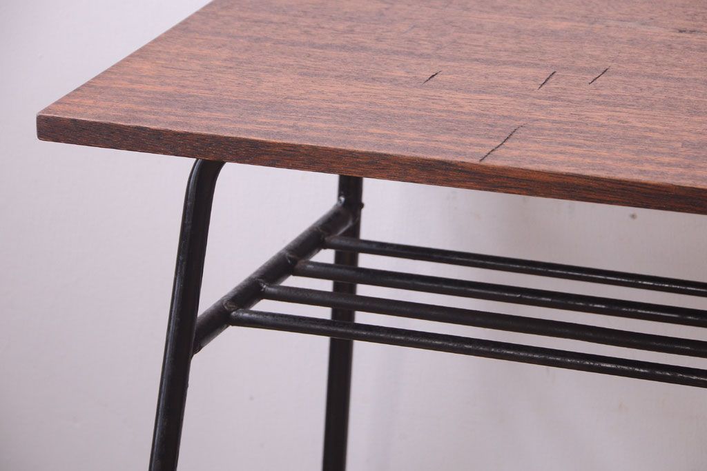 アンティーク家具　シンプルな鉄脚サイドテーブル(2)