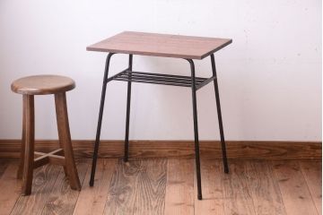 アンティーク家具　シンプルな鉄脚サイドテーブル(2)