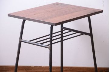 アンティーク家具　シンプルな鉄脚サイドテーブル(3)
