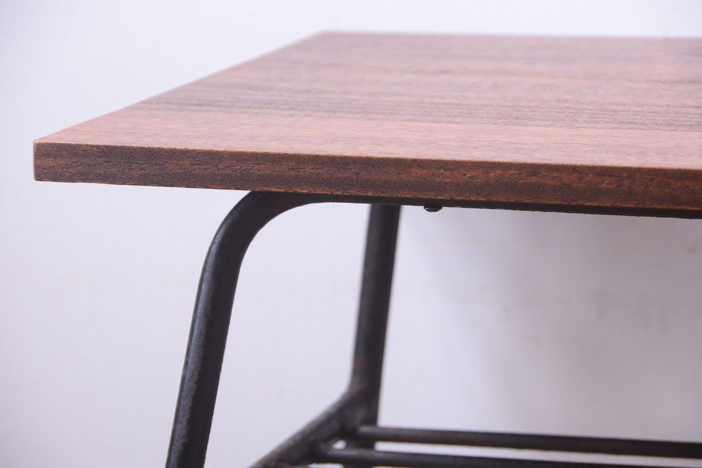 アンティーク家具　シンプルな鉄脚サイドテーブル(3)