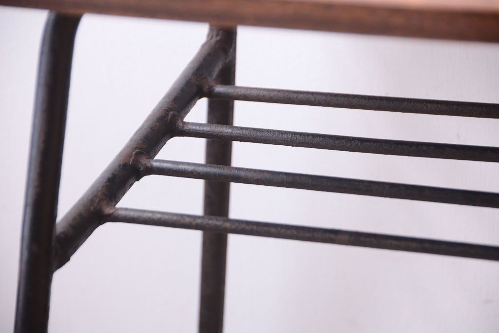 アンティーク家具　シンプルな鉄脚サイドテーブル(3)