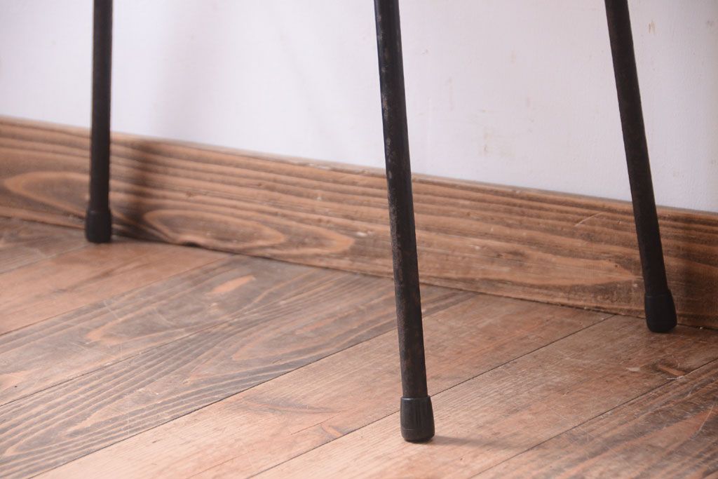 アンティーク家具　シンプルな鉄脚サイドテーブル(3)