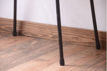 アンティーク家具　シンプルな鉄脚サイドテーブル(3)