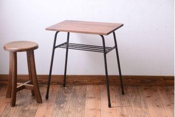 アンティーク家具　シンプルな鉄脚サイドテーブル(3)