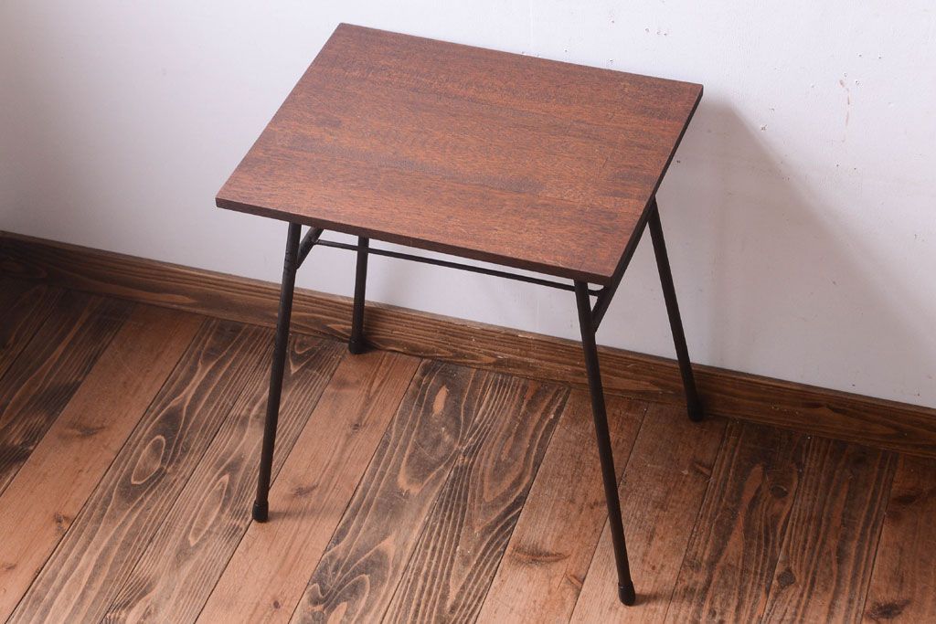 アンティーク家具　シンプルな鉄脚サイドテーブル