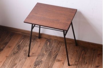 アンティーク家具　シンプルな鉄脚サイドテーブル