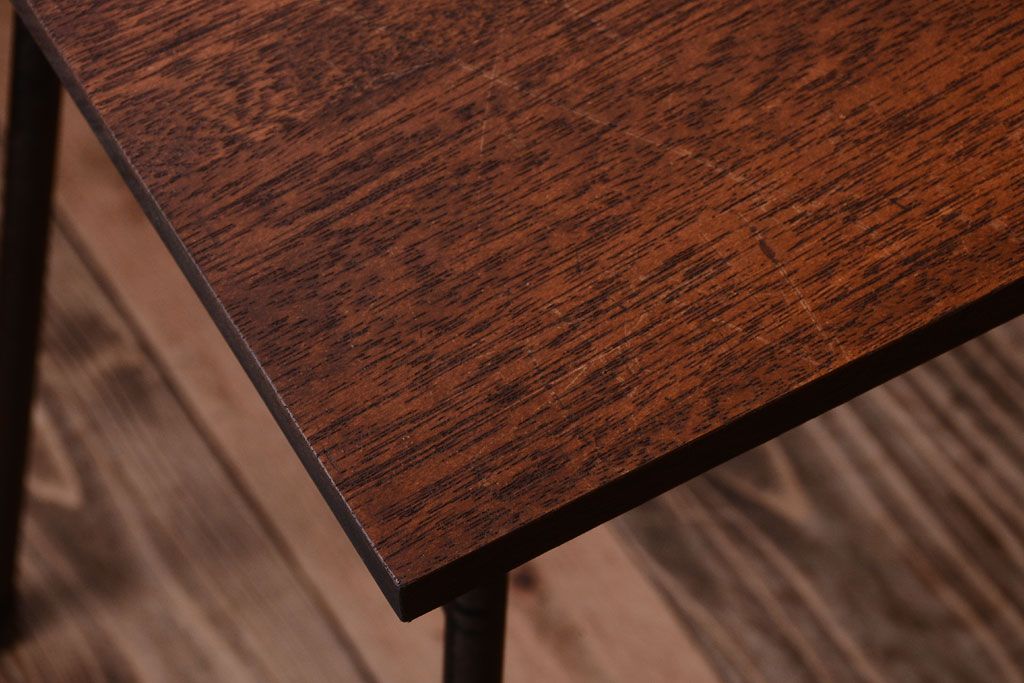 アンティーク家具　シンプルな鉄脚サイドテーブル