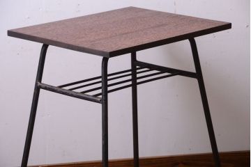 アンティーク家具　シンプルな鉄脚サイドテーブル