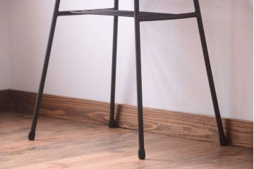 アンティーク家具　シンプルな鉄脚サイドテーブル