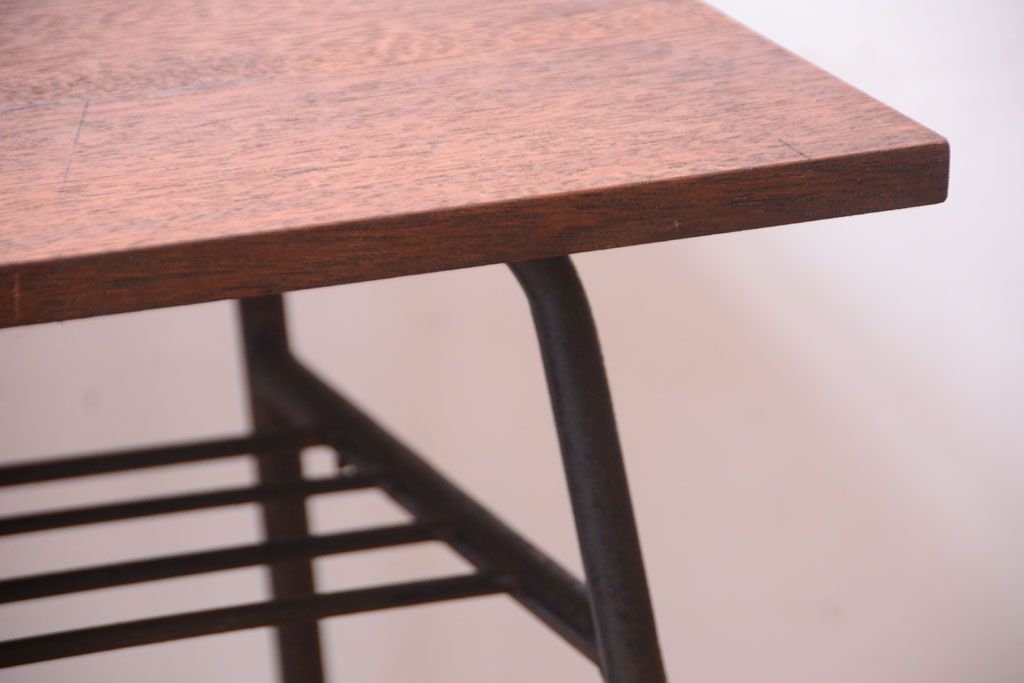 アンティーク家具　シンプルな鉄脚サイドテーブル