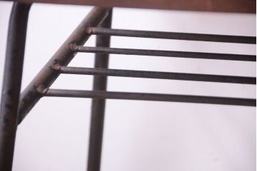 アンティーク家具　シンプルな鉄脚サイドテーブル