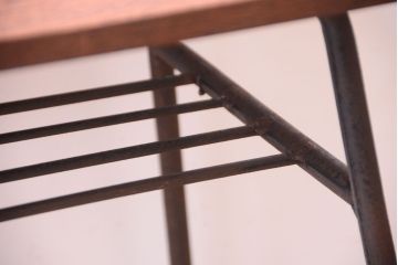 アンティーク家具　シンプルな鉄脚サイドテーブル