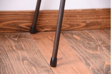 アンティーク家具　シンプルな鉄脚サイドテーブル