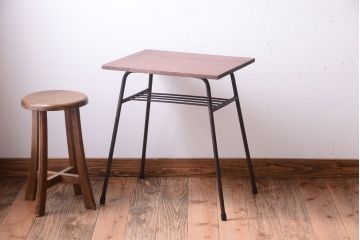 アンティーク家具　シンプルな鉄脚サイドテーブル