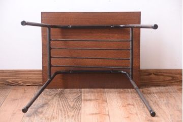 アンティーク家具　シンプルな鉄脚サイドテーブル