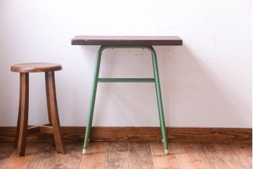 レトロ家具　昭和レトロ　シンプルな鉄脚サイドテーブル