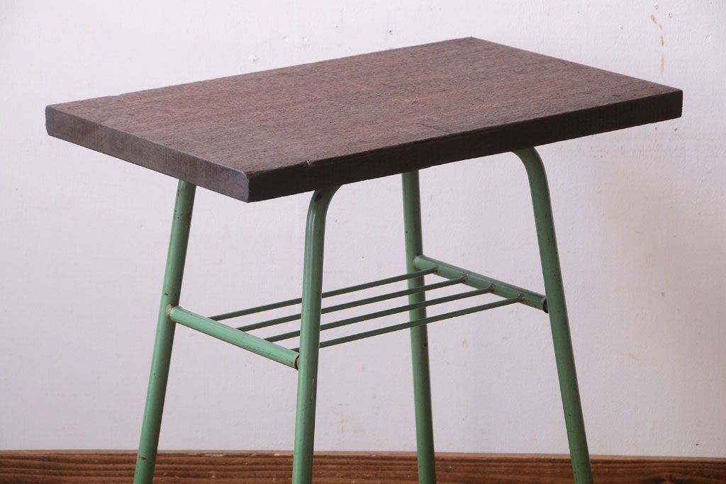 レトロ家具　昭和レトロ　シンプルな鉄脚サイドテーブル