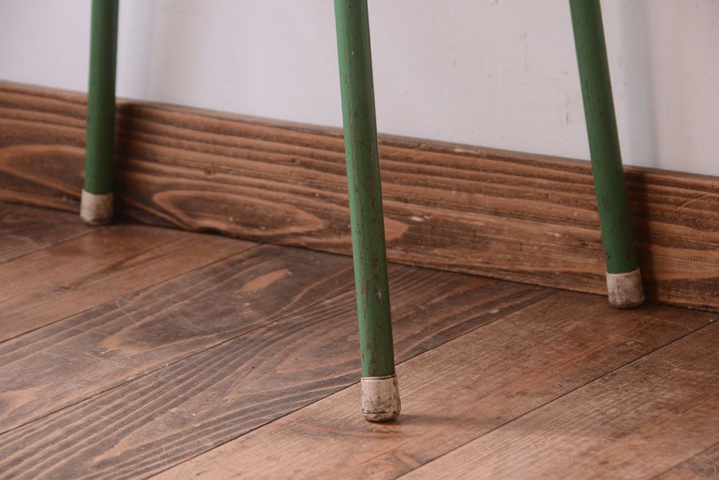 レトロ家具　昭和レトロ　シンプルな鉄脚サイドテーブル