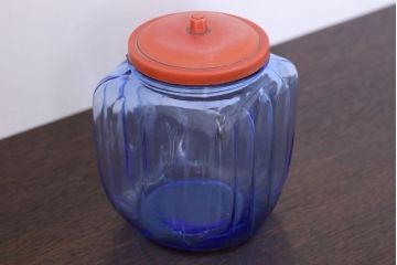 アンティーク雑貨　和製アンティーク　大正〜昭和　戦前　プラスチック蓋の青色ガラス瓶
