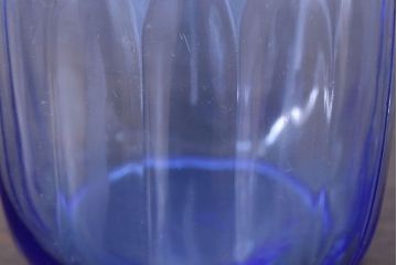 アンティーク雑貨　和製アンティーク　大正〜昭和　戦前　プラスチック蓋の青色ガラス瓶