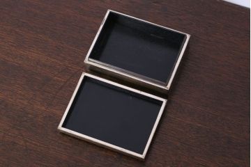アンティーク雑貨　和製アンティーク　毛彫唐草文様　古い卓上シガレットケース(小物入れ・銀)