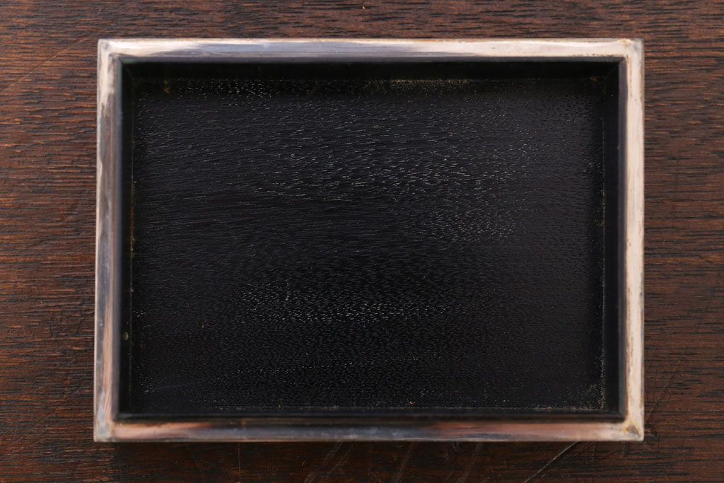 アンティーク雑貨　和製アンティーク　毛彫唐草文様　古い卓上シガレットケース(小物入れ・銀)